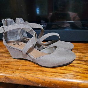 Daisy Fuentes Women's Shoes Size 11